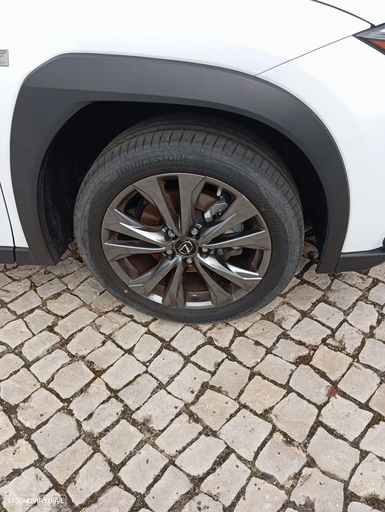 Lexus UX 250h F Sport+ - 15