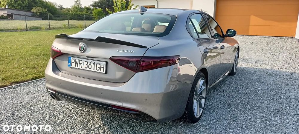 Alfa Romeo Giulia 2.2 D Turbo - 5
