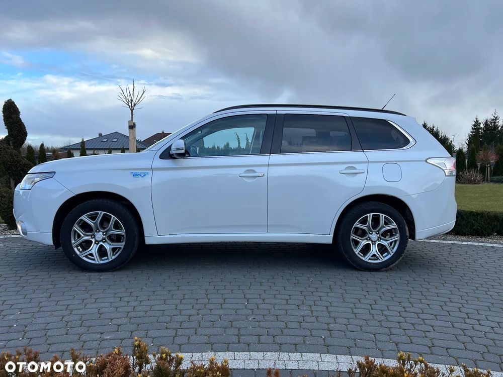 Mitsubishi Outlander 2.0 4WD Plus - 2