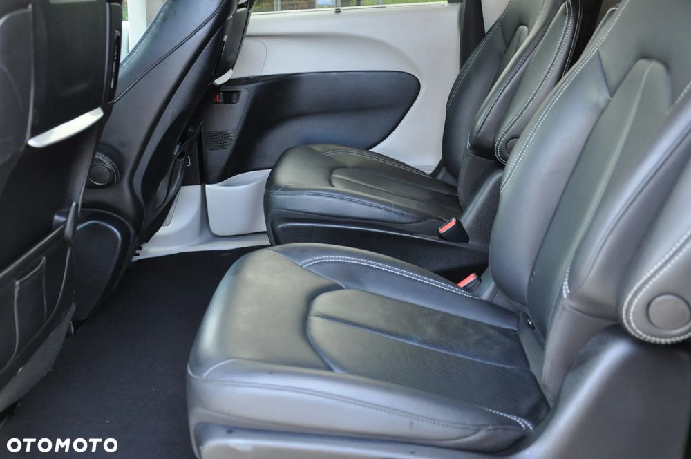 Chrysler Pacifica - 29
