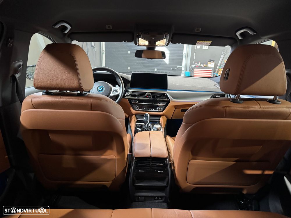 BMW 530 e Pack Desportivo M - 16
