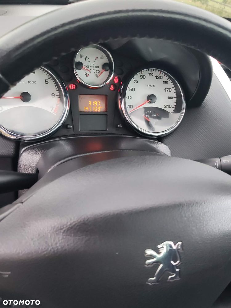 Peugeot 207 - 30
