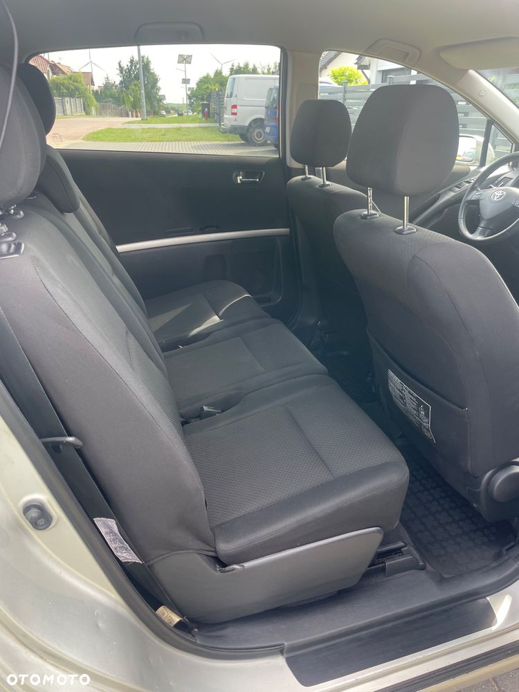 Toyota Corolla Verso - 8
