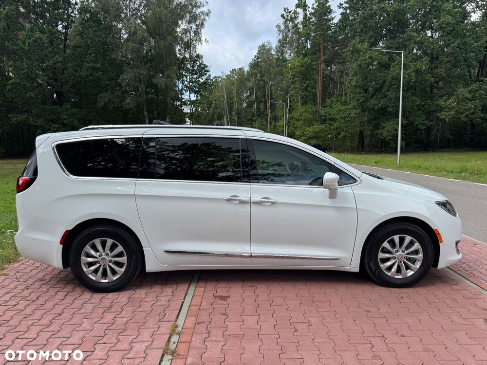 Chrysler Pacifica - 7