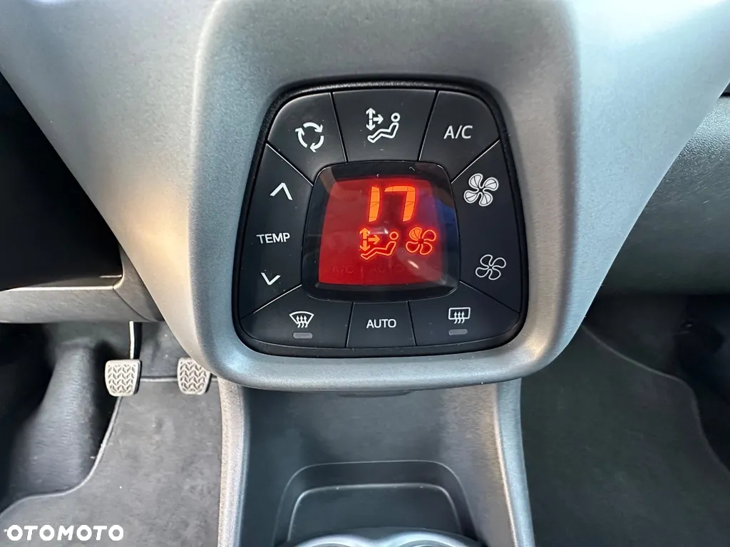 Toyota Aygo x-play connect - 12