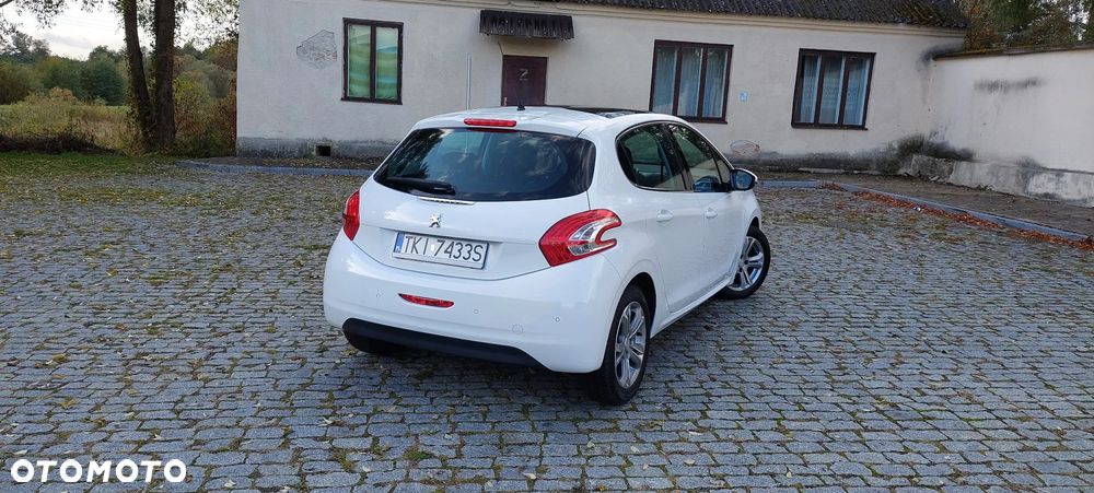 Peugeot 208 - 13