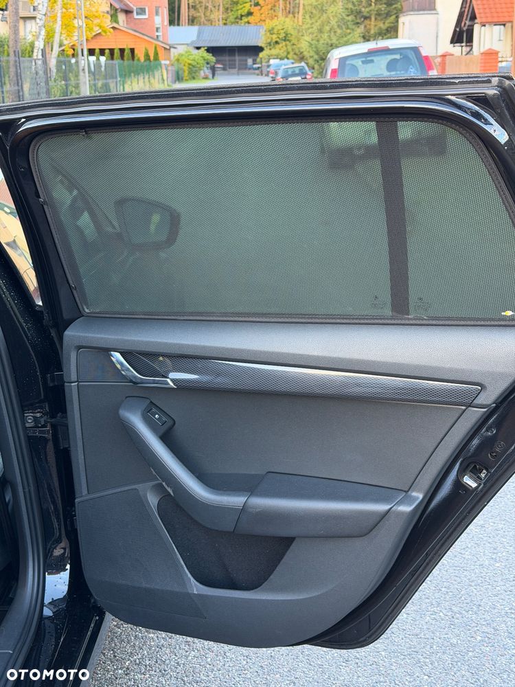 Skoda Octavia 2.0 TDI DSG RS - 34