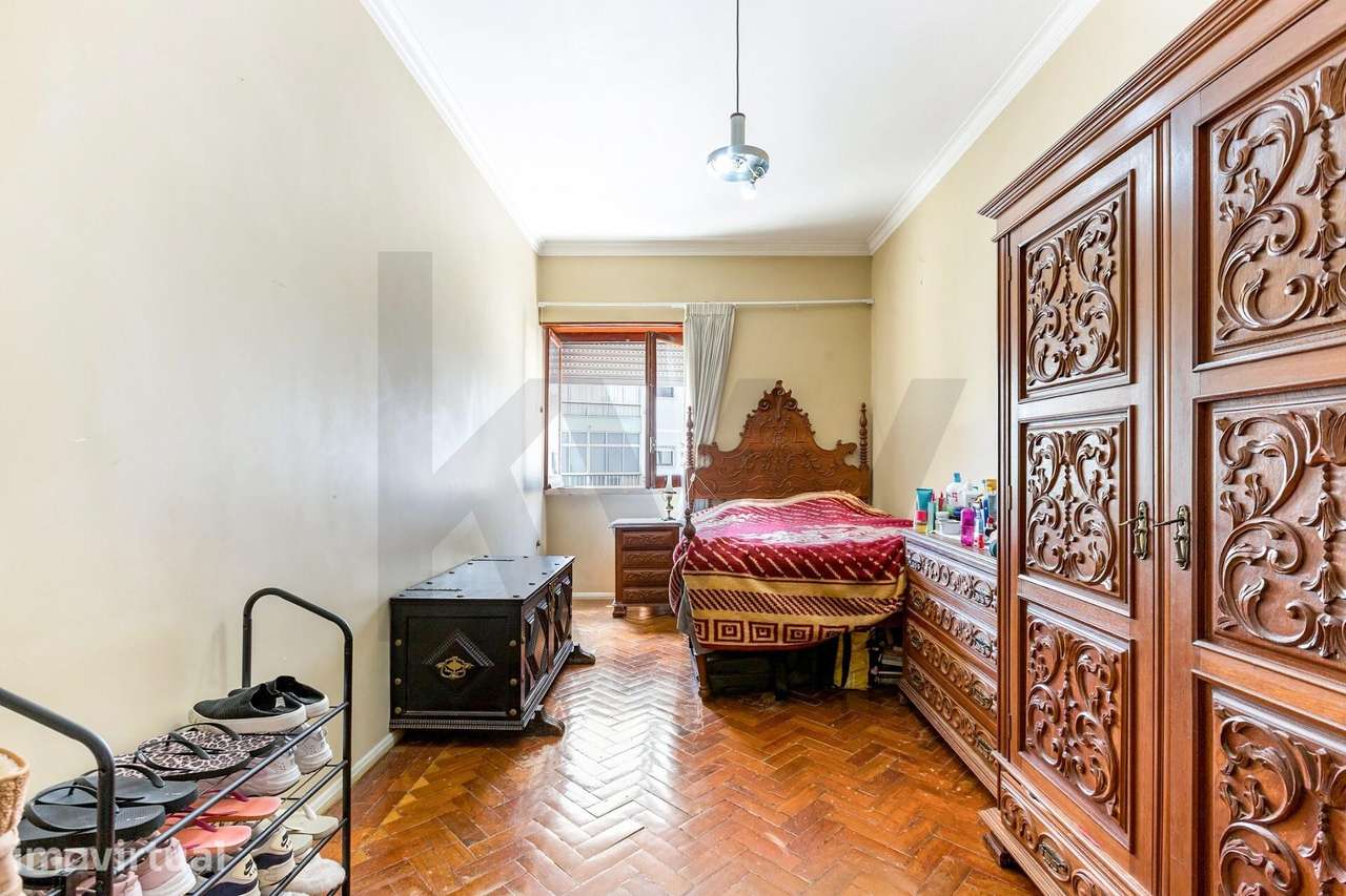 T4 com 79,81 m2 com áreas generosas e excelente potencial | Queluz - Grande imagem: 5/25