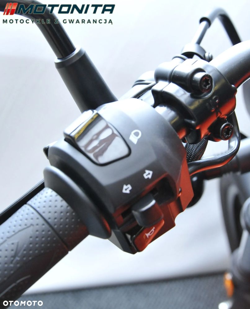 QJMOTOR SRV 125 - 10