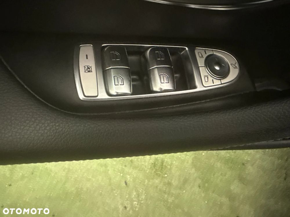 Mercedes-Benz Klasa E 220 d 4-Matic AMG - 12