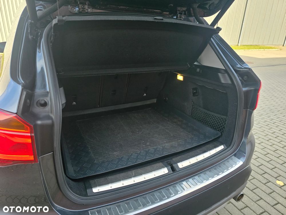 BMW X1 sDrive20d - 12