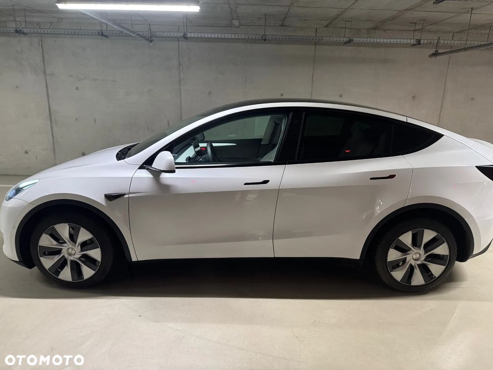 Tesla Y Long Range AWD - 2