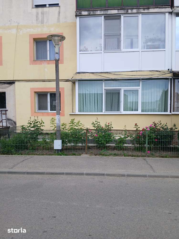 Apartament cu 3 camere, parter, 2 balcoane — fotografia 1
