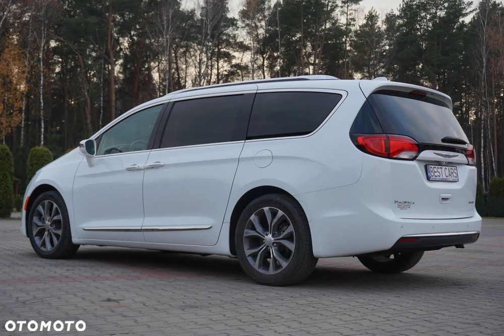 Chrysler Pacifica - 8