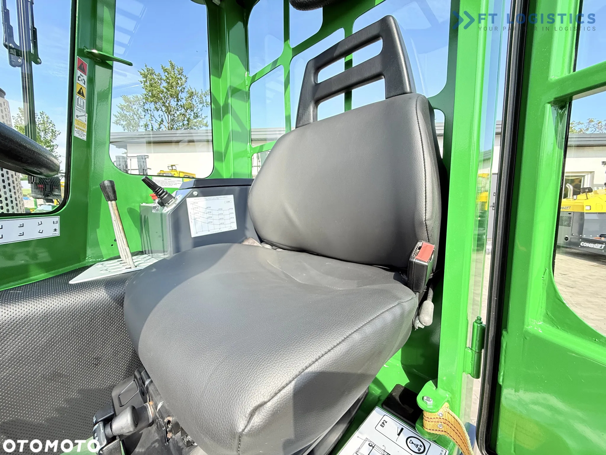Combilift C2500 / GAS / TRIPLEX 4900MM / WOLNY SKOK /JEDYNE 2446 MOTOGODZIN /  POZYCJONER WIDEŁ / PEŁNA KABINA / STAN IDEALNY / Szeroka oferta wózków czterokierunkowych i bocznych, dopasowanych do różnorodnych potrzeb i zastosowań - 15