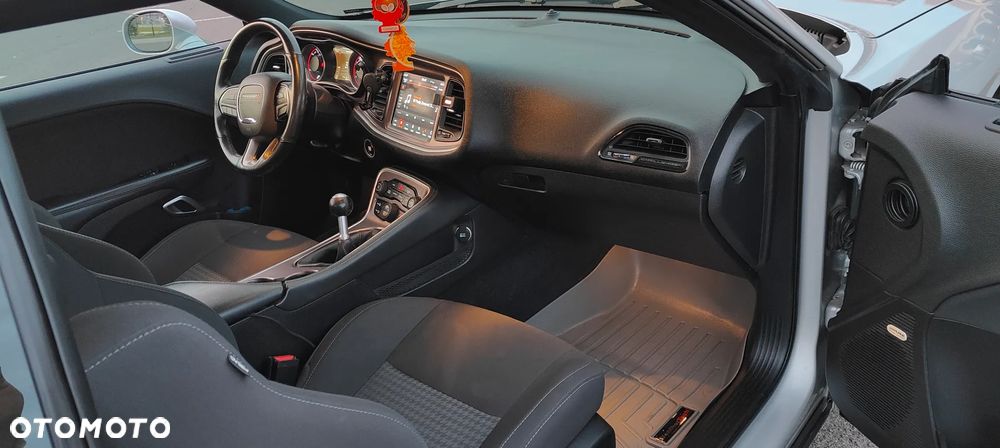 Dodge Challenger - 27