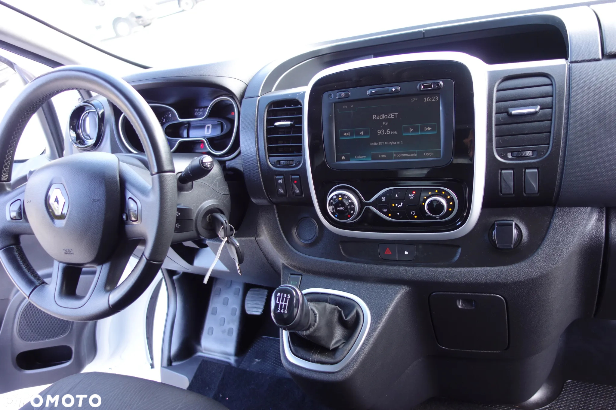 Renault Trafic 2.0 Dci 120 KM L1H1  Zabudowa Klima Webasto 2 x Drzwi Boczne - 6