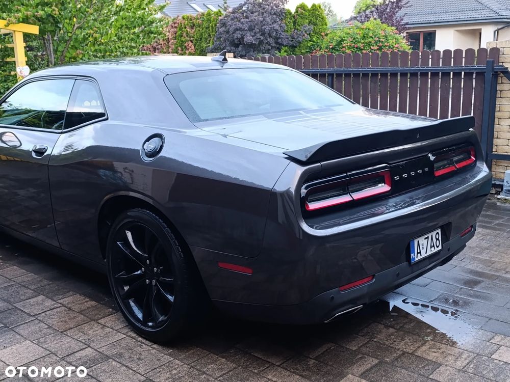 Dodge Challenger - 10