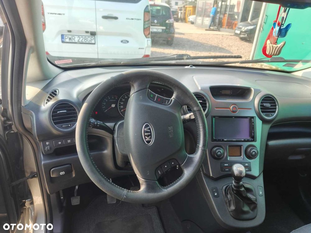 Kia Carens - 8