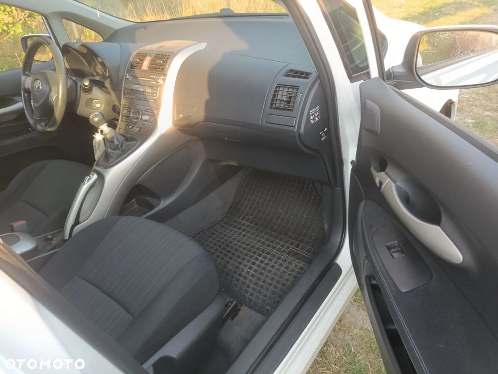 Toyota Auris 1.33 VVT-i Entry - 12