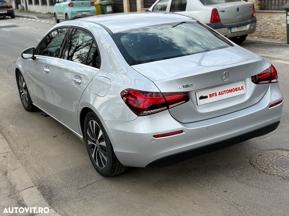 Mercedes-Benz A 180 Sedan 7G-DCT - 12