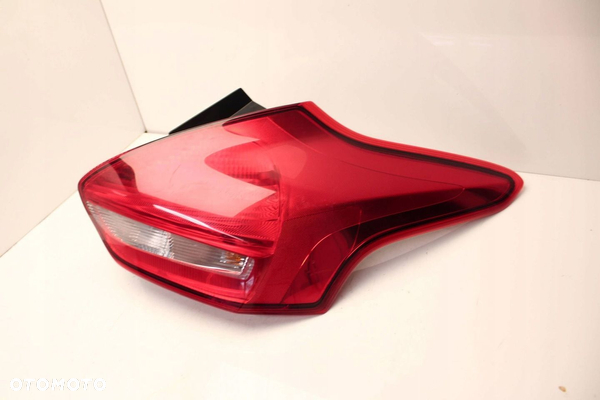 FOCUS MK3 HB LIFT 14R- LAMPA PRAWA TYLNA PRAWY TYŁ
