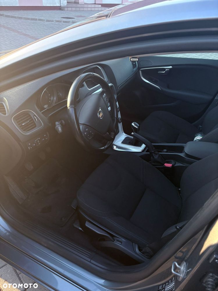 Volvo V40 D4 Drive-E Momentum - 3