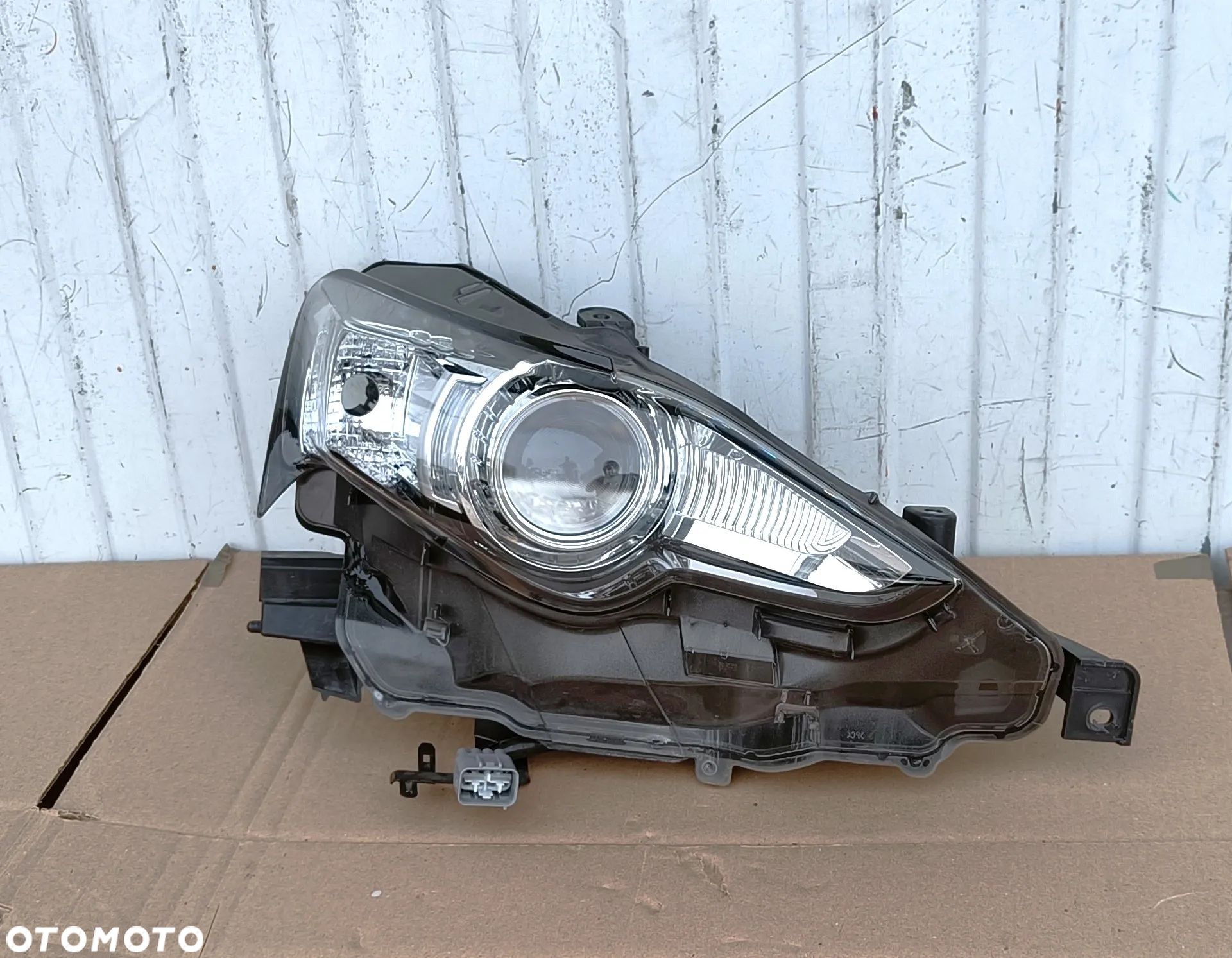 LEXUS IS ISF III XENON LAMPA PRAWA PRZÓD - 1