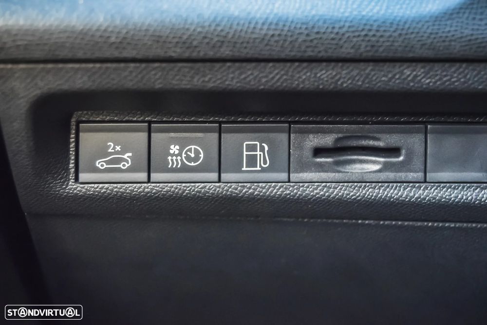 Peugeot 408 1.6 Hybrid GT e-EAT8 - 32