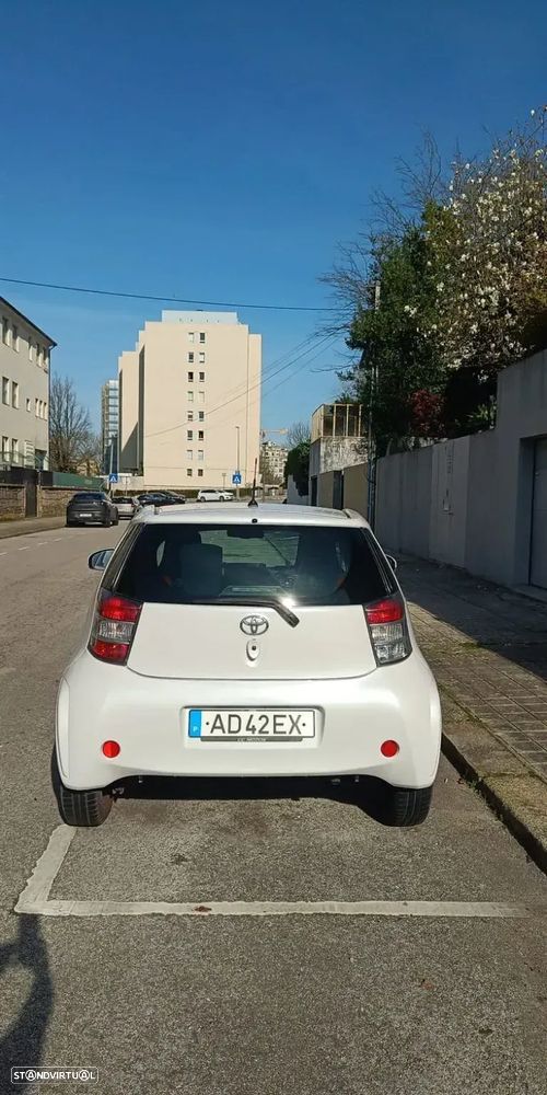 Toyota iQ 1.0 + - 2