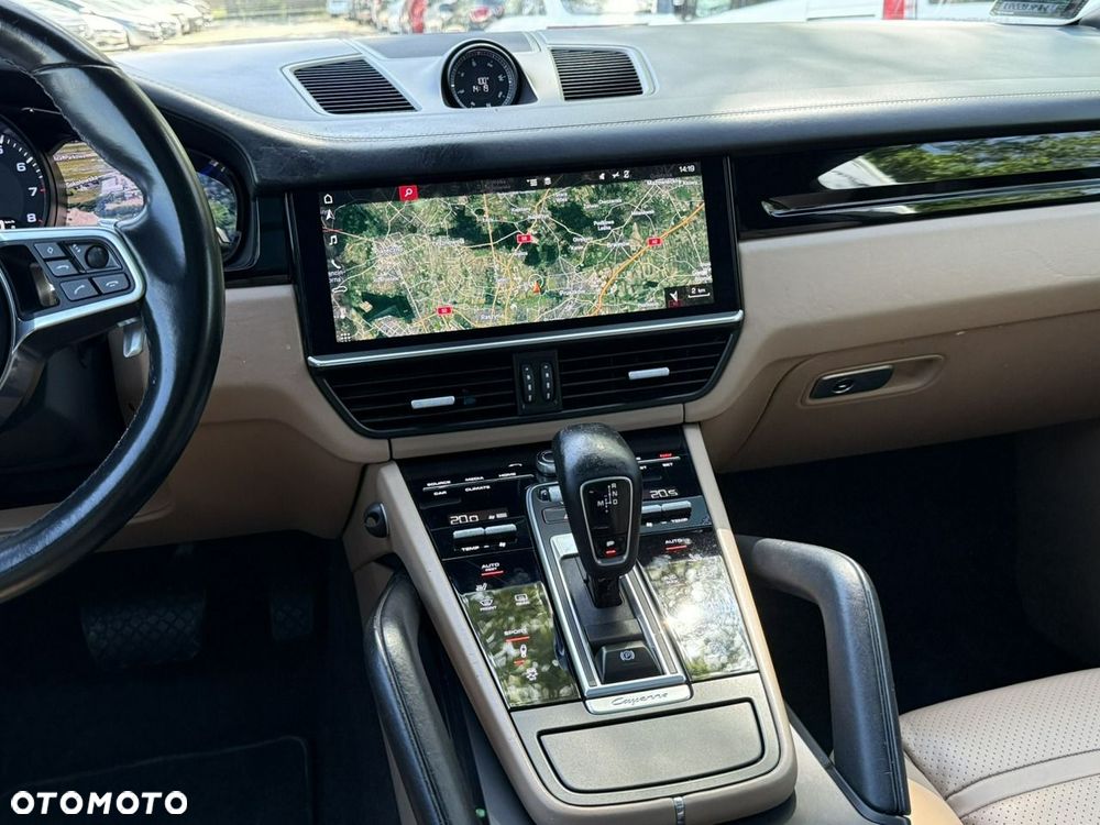 Porsche Cayenne - 24