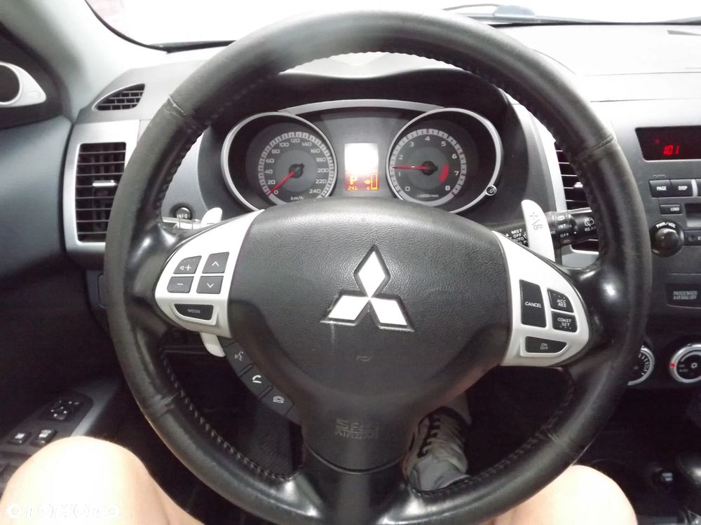 Mitsubishi Outlander 2.4 Instyle CVT - 9