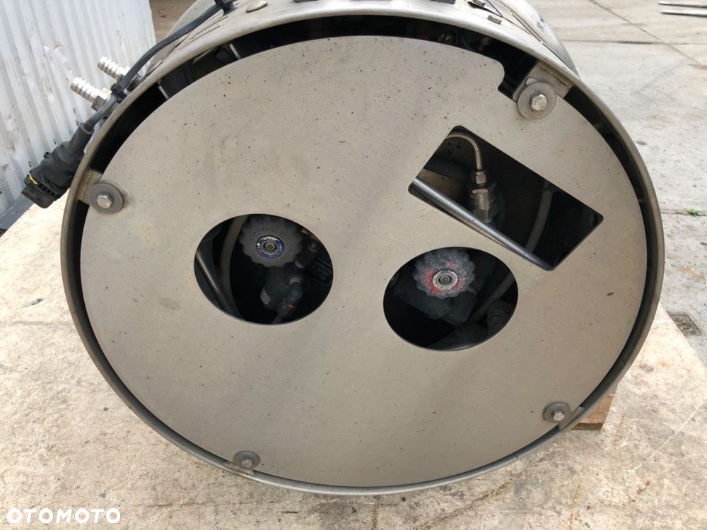 ZBIORNIK PALIWA GAZU LNG  SCANIA L,P,G,R,S - series 2016 - 2022 R410 302 kW [411 KM] 8x4/4 2017 - 5