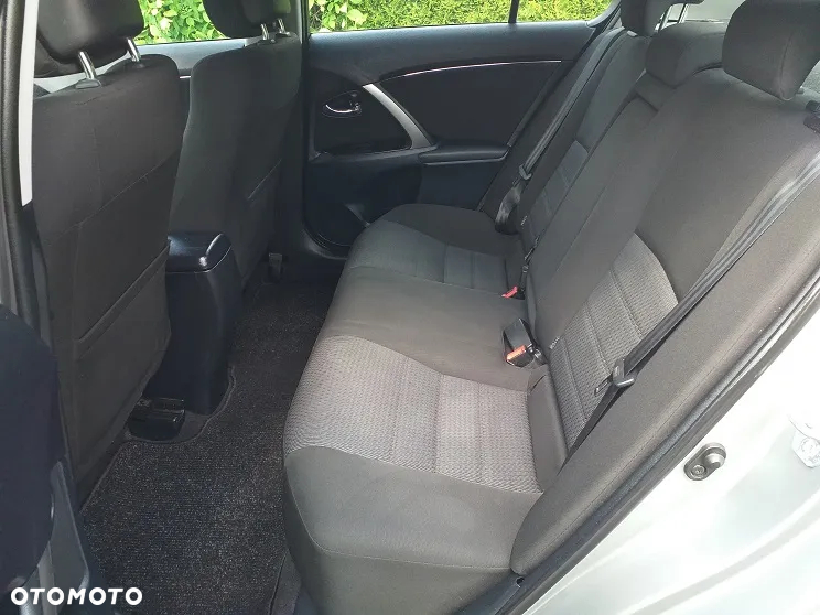Toyota Avensis 1.8 Executive - 19