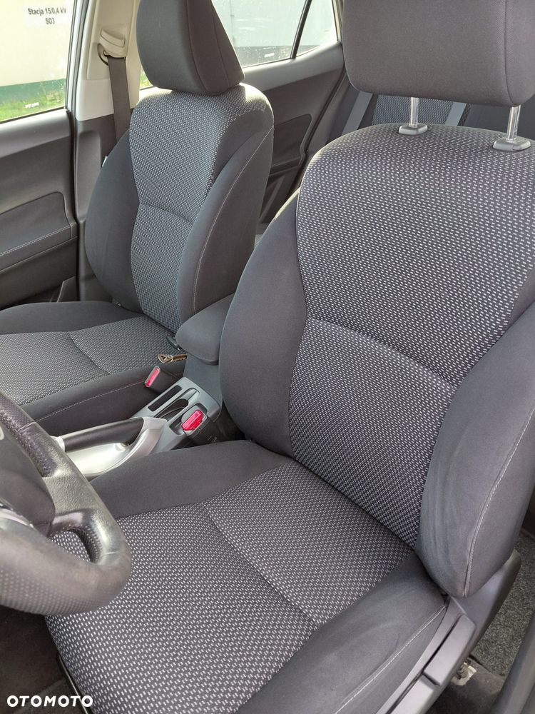 Toyota Auris 2010 photo 4