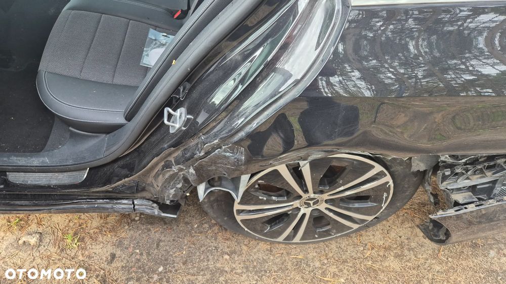 Mercedes-Benz Klasa E 220 d 4Matic T 9G-TRONIC Avantgarde - 11