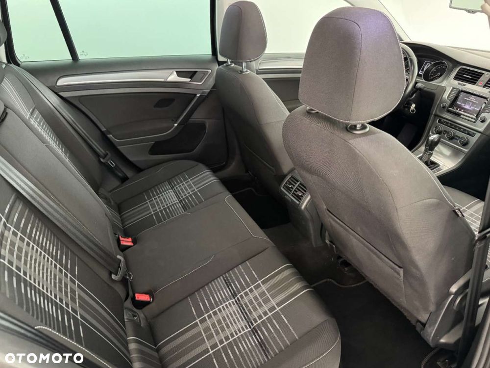Volkswagen Golf - 24