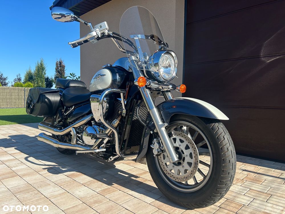 Suzuki Intruder - 1
