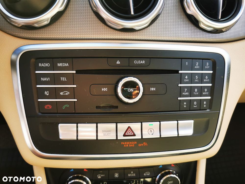 Mercedes-Benz GLA 250 7G-DCT UrbanStyle Edition - 20