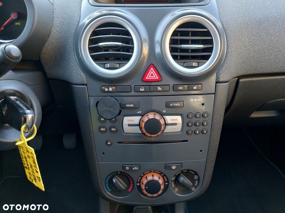 Opel Corsa 1.4 16V Cosmo - 20