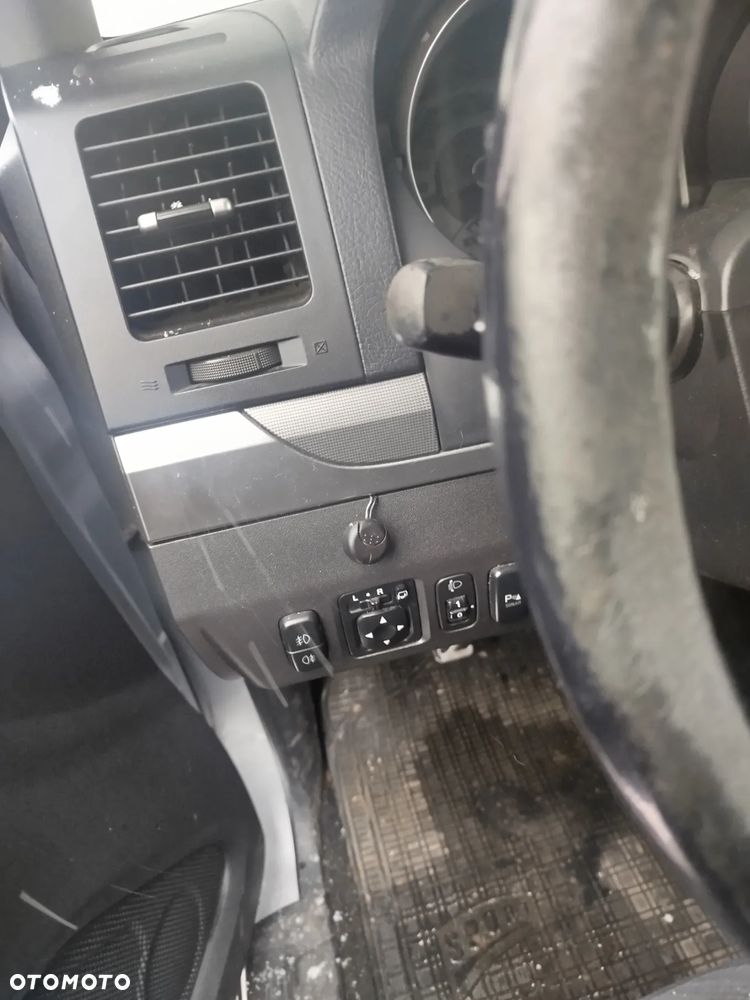 Mitsubishi Pajero - 19