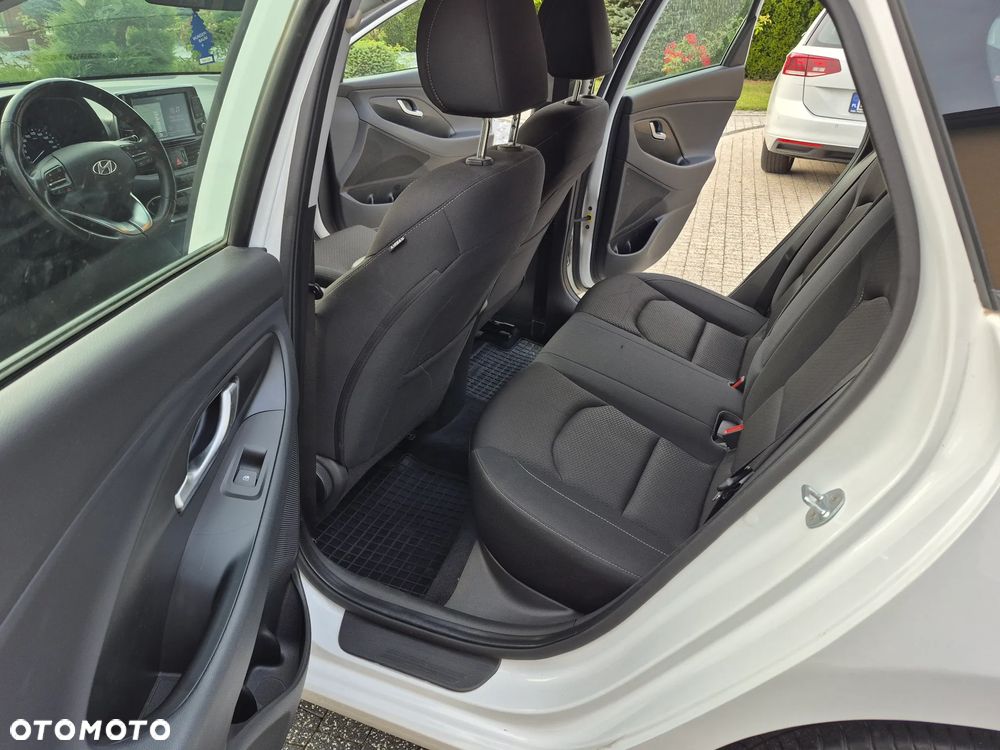 Hyundai i30 1.6 CRDI Intro - 12