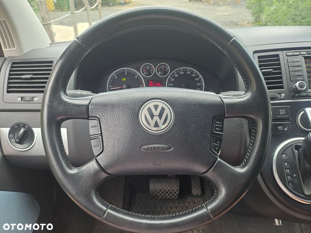 Volkswagen Multivan - 11