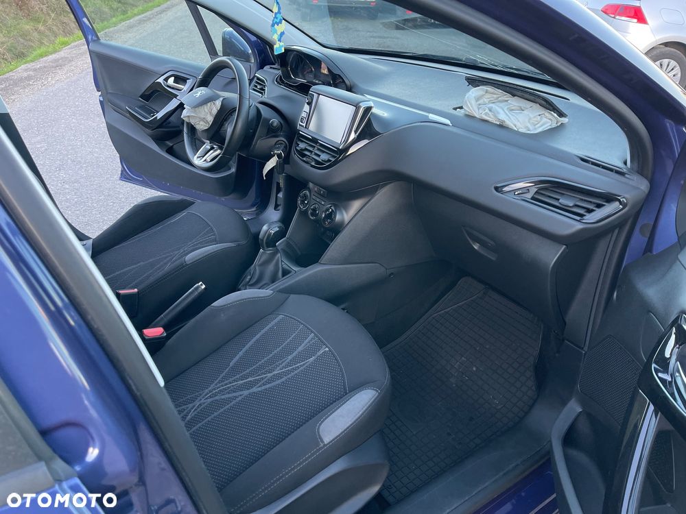 Peugeot 208 82 PureTech Style - 10
