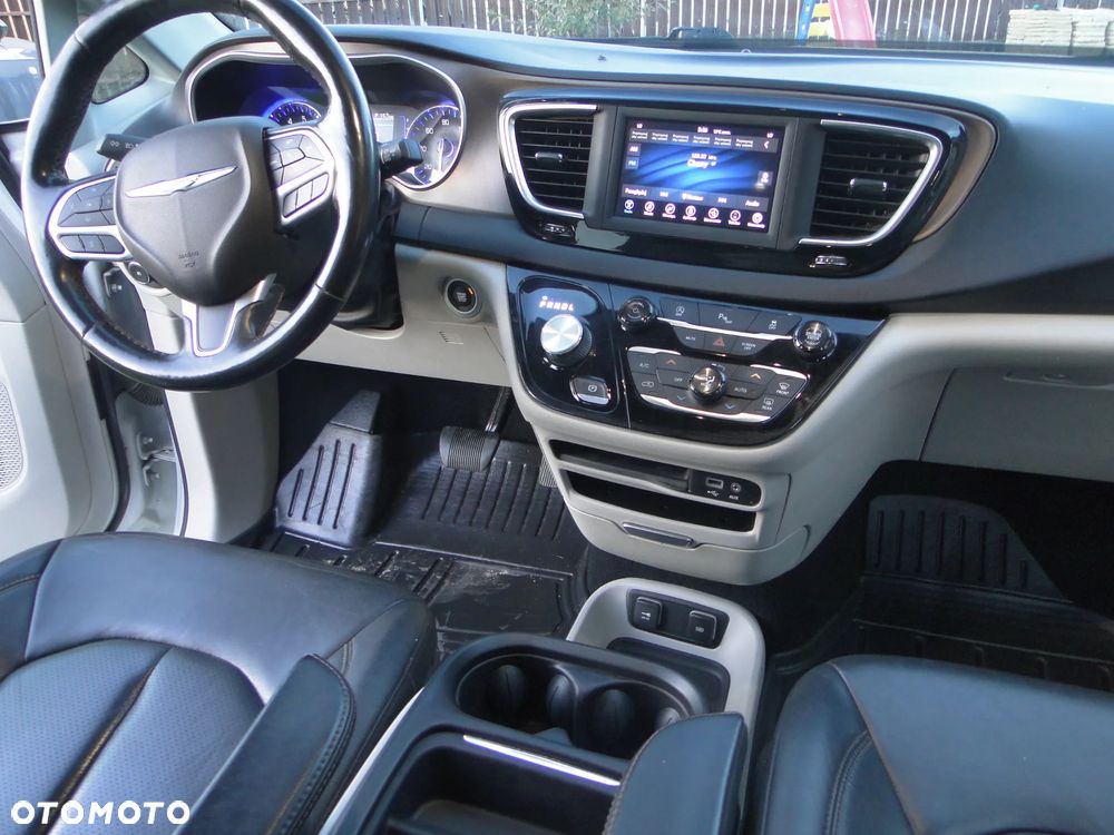 Chrysler Pacifica - 24