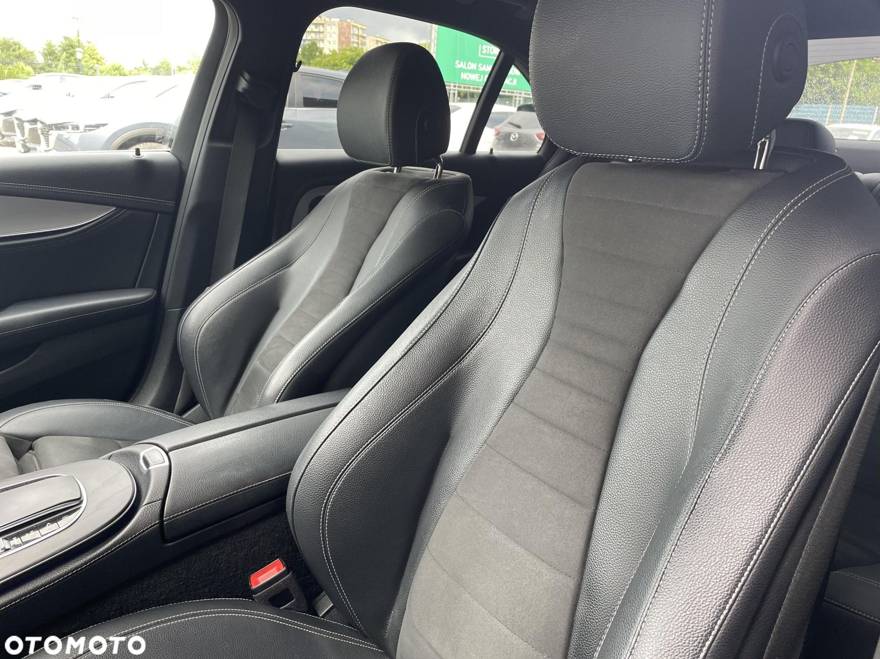 Mercedes-Benz Klasa E 220 d 4-Matic 9G-TRONIC - 11