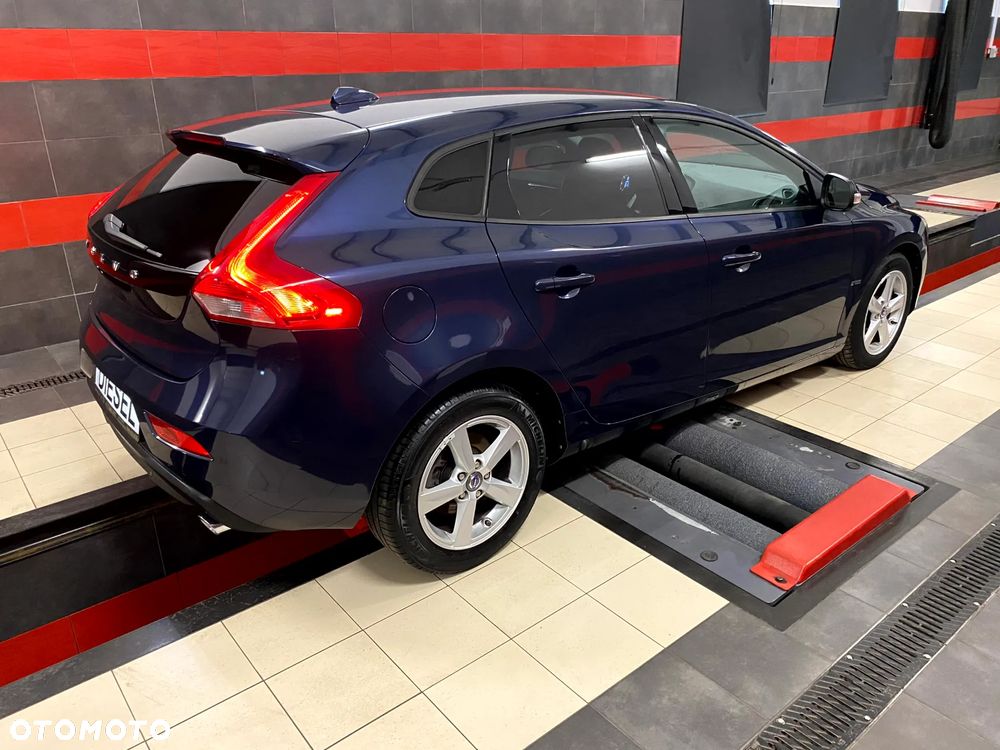 Volvo V40 D4 Momentum - 6