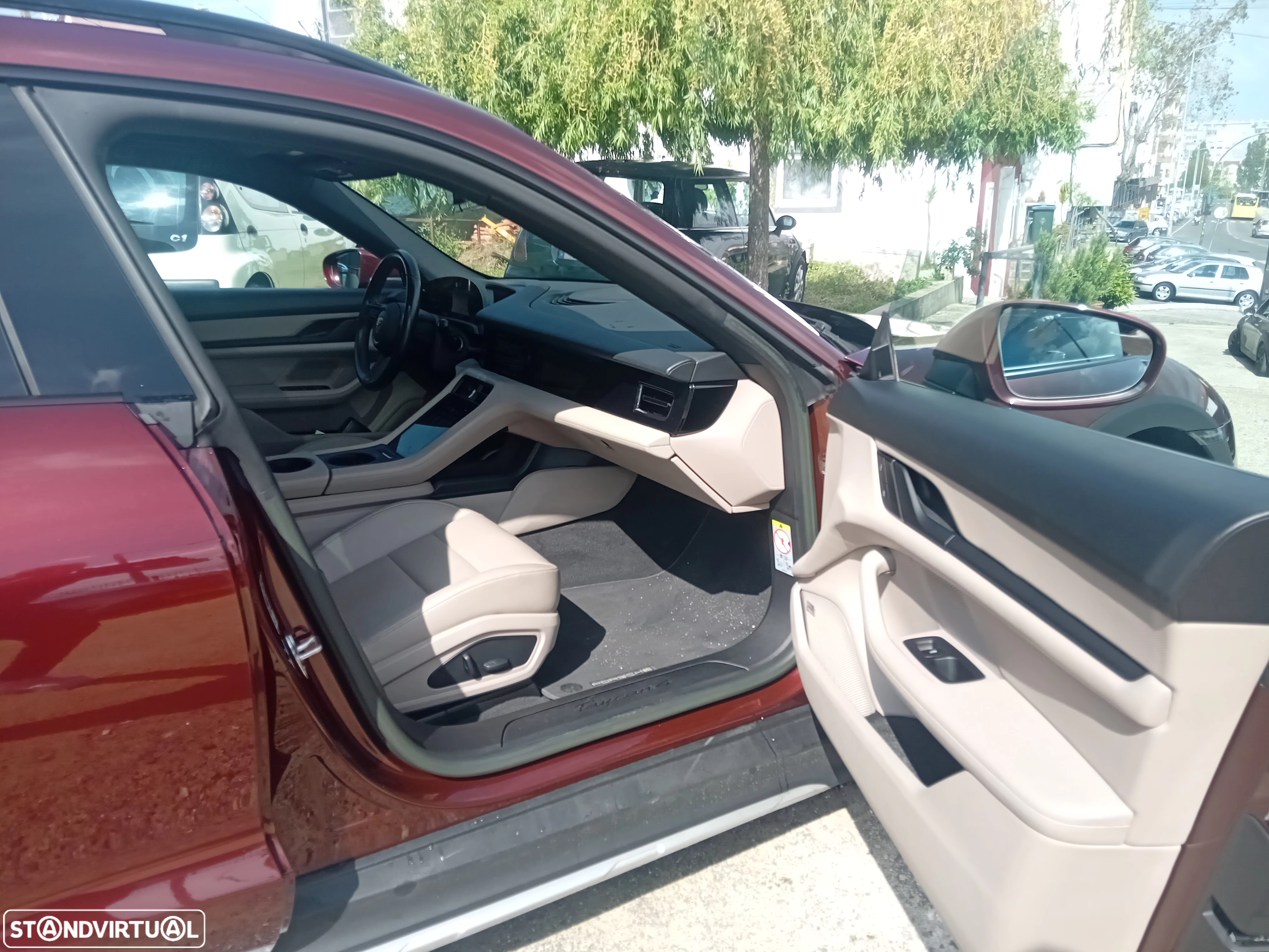 Porsche Taycan Cross Turismo 4 - 21