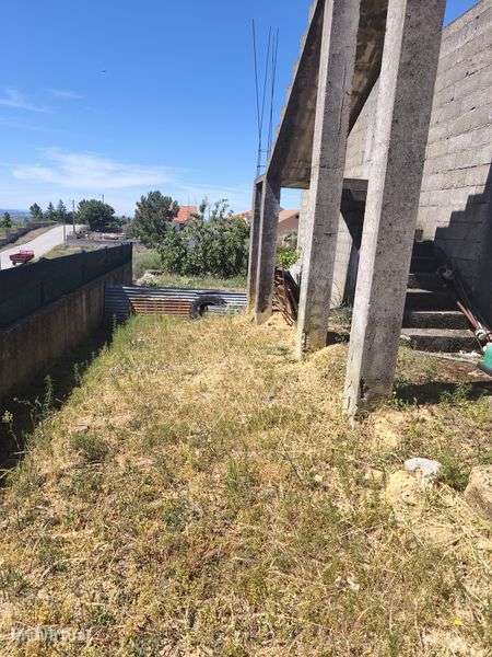Vendo um terreno urbano com uma casa em construção - Grande imagem: 5/8
