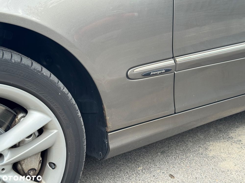 Mercedes-Benz CLK 320 CDI 7G-TRONIC Avantgarde DPF - 21